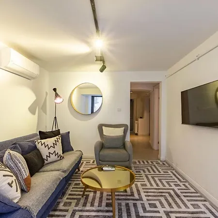 Apartment Excellent Flat With Lovely Backyard In Cihangir