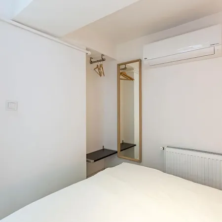 Excellent Flat With Lovely Backyard In Cihangir