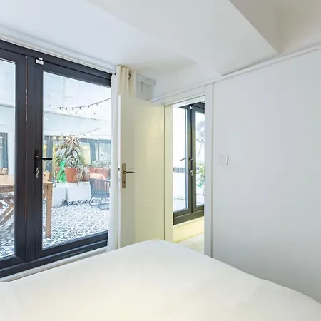 Excellent Flat With Lovely Backyard In Cihangir *