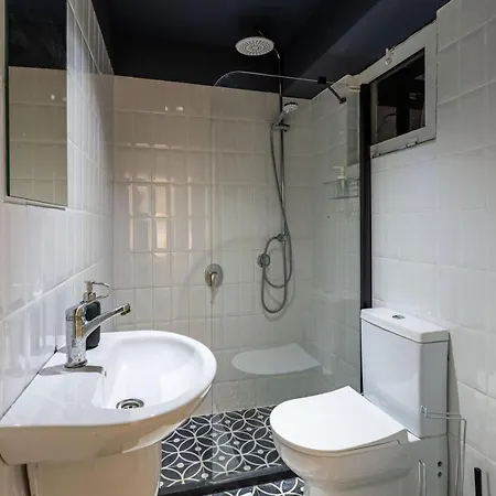 Excellent Flat With Lovely Backyard In Cihangir Apartment